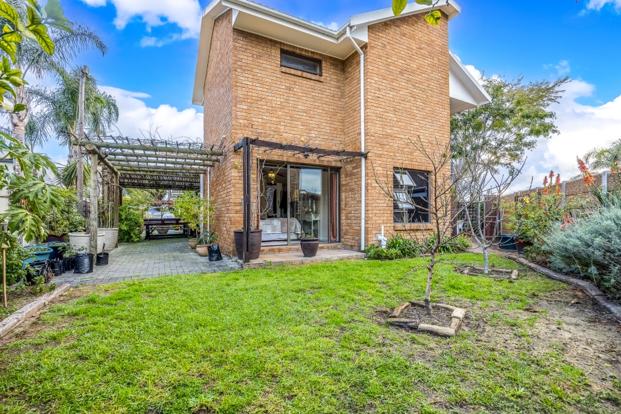 6 Bedroom Property for Sale in Brackenfell South Western Cape